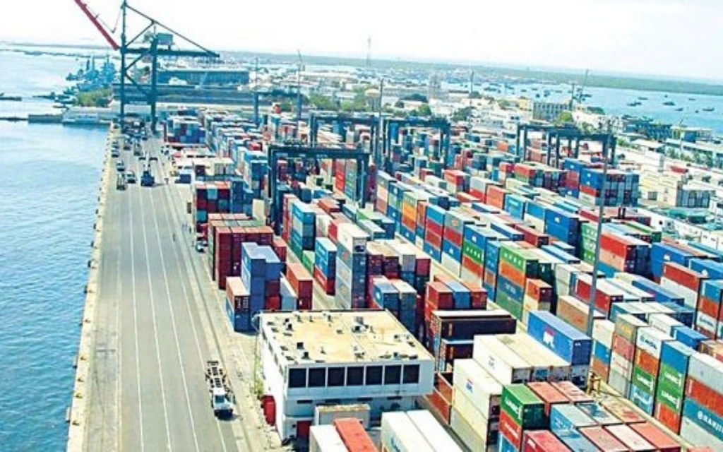 Pakistan scraps export surcharge, boosting exporter confidence